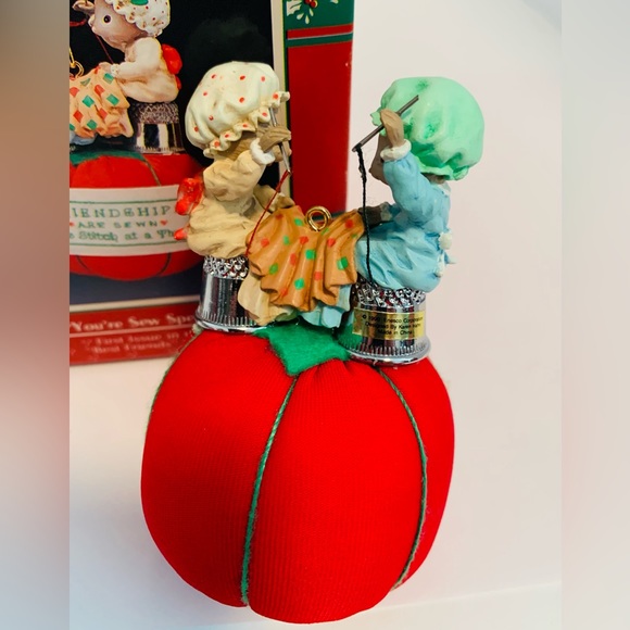 Enesco Treasury of Christmas You're Sew Special Christmas Ornament Best friends - Picture 6 of 9